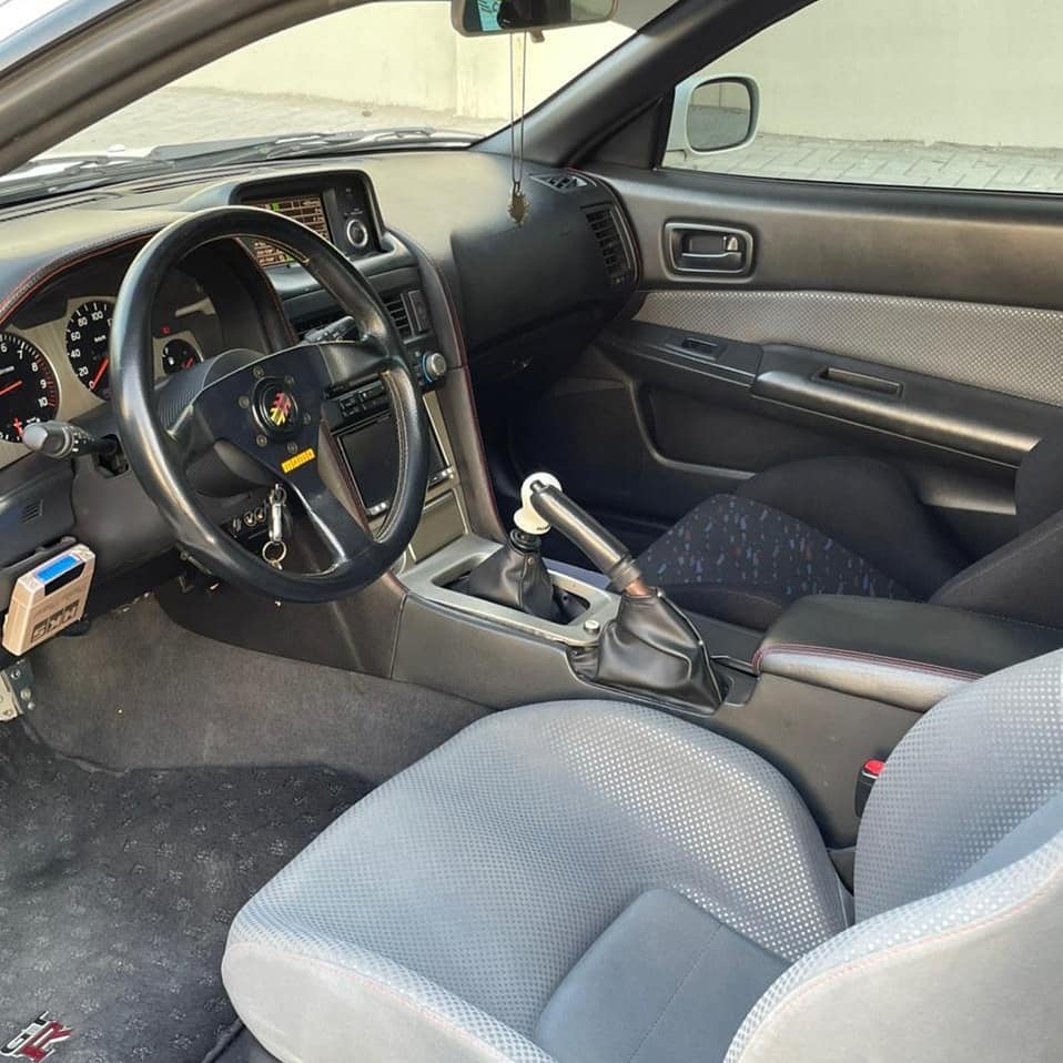 Auto Select Nissan Skyline R34 GT-R