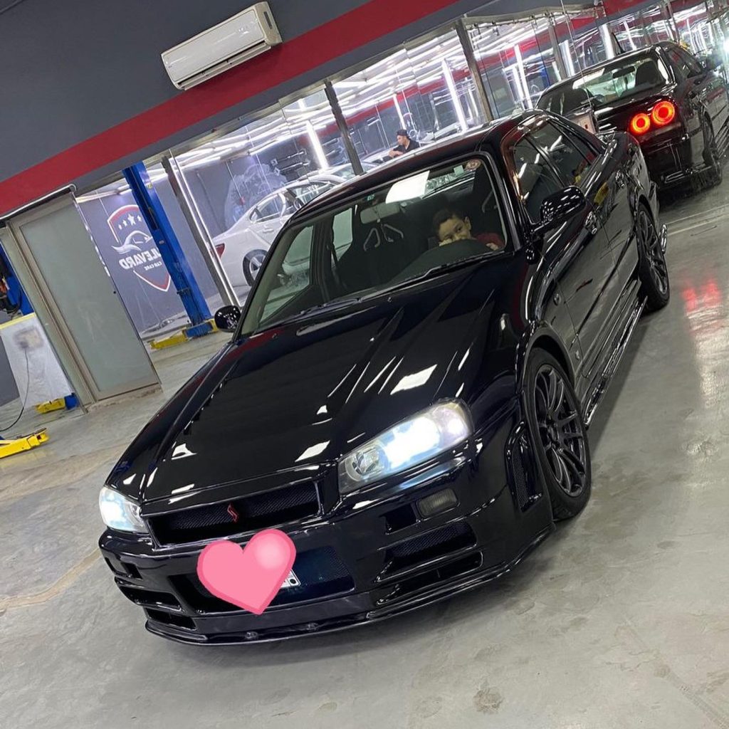 Nissan Skyline R34 GTS 4-door