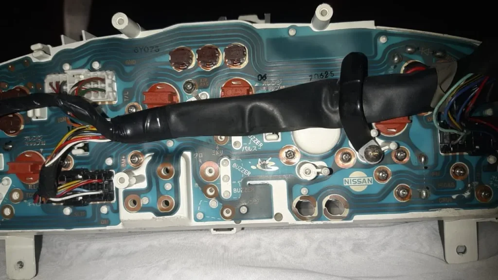 JDM Nissan Skyline R33   A/T Speedometer Meter Gauge Cluster +971501774848