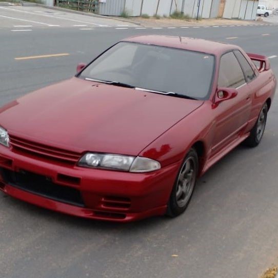 Nissan Skyline R32 GT-R (Red Pearl Metallic)
