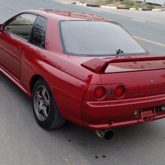 Nissan Skyline R32 GT-R (Red Pearl Metallic)