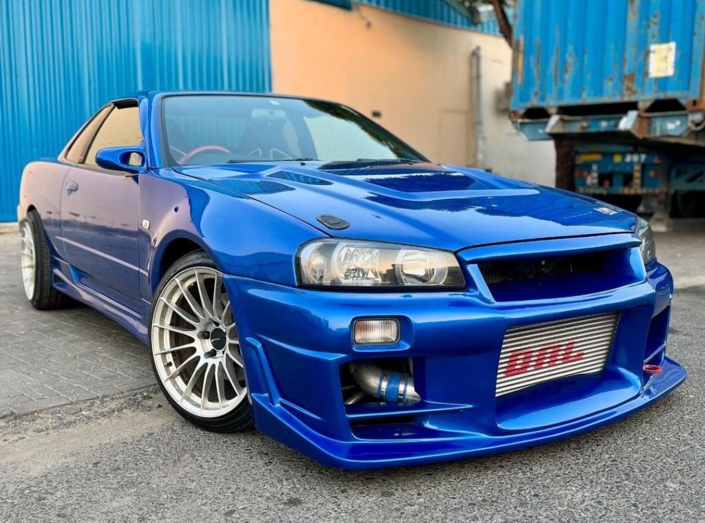 SIGNAL Skyline R34 GTS-T