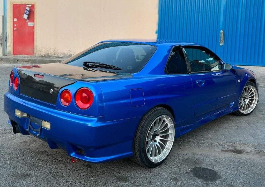 SIGNAL Skyline R34 GTS-T