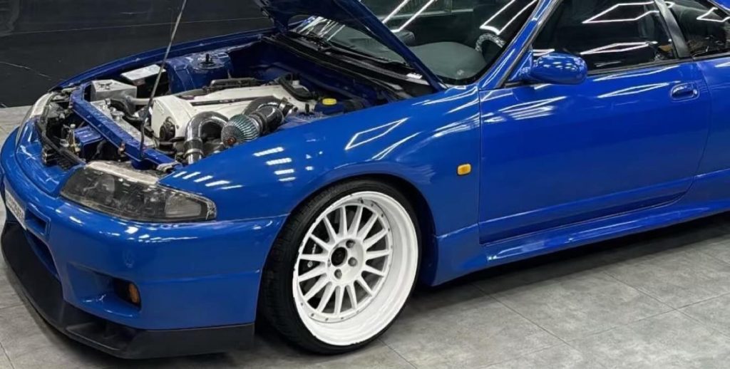 Nissan Skyline R33 GT-R (SSR)