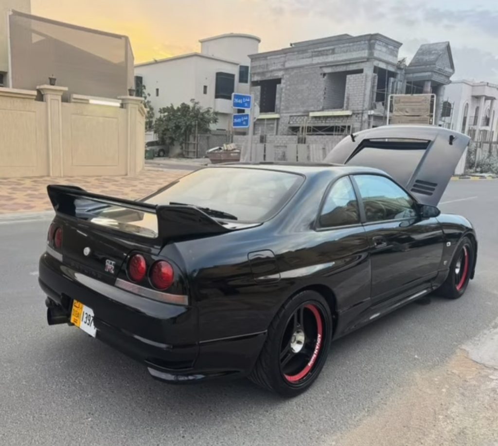 Nissan Skyline R33 GT-R